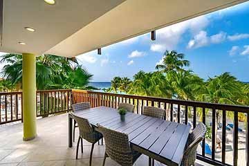 2024_1bedroomsuite_balcony_2-768x514.jpg