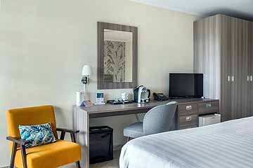 2023_oceanviewrm_bedroom_4-768x513.jpg
