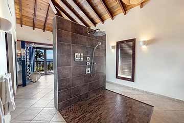 2023_penthouse_bathroom_2-768x513.jpg