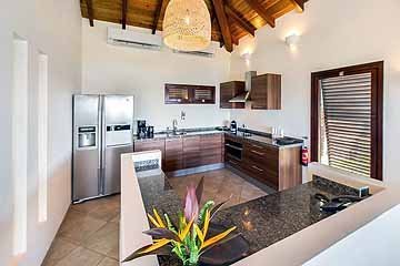 2023_penthouse_kitchen_2-768x513.jpg