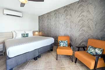 2023_oceanfrontrm_bedroom_1-768x513.jpg