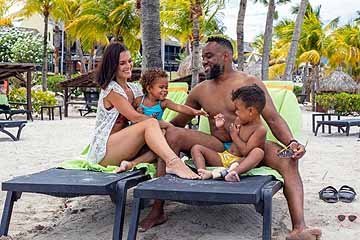 beach-family-1-2-768x512.jpg